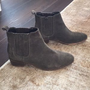 Steve Madden olive green “Nylie” booties